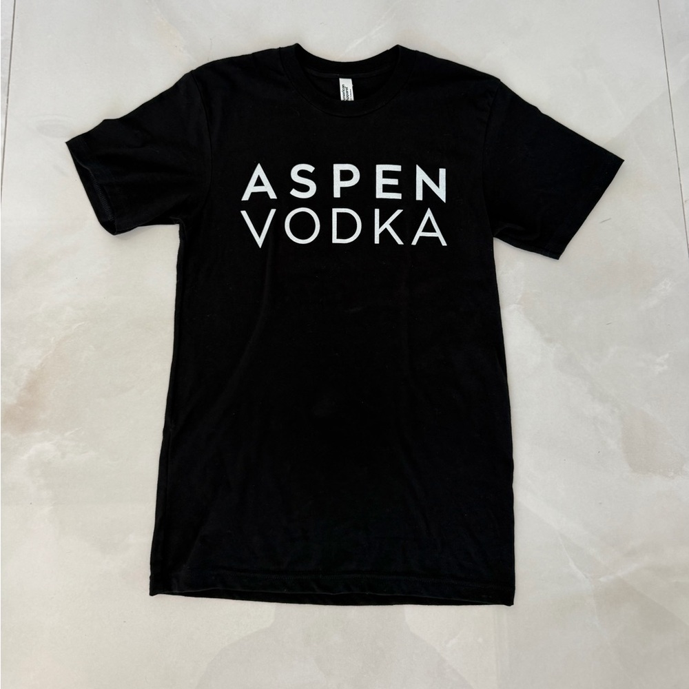 NWOT ASPEN VODKA Short Sleeve Tee